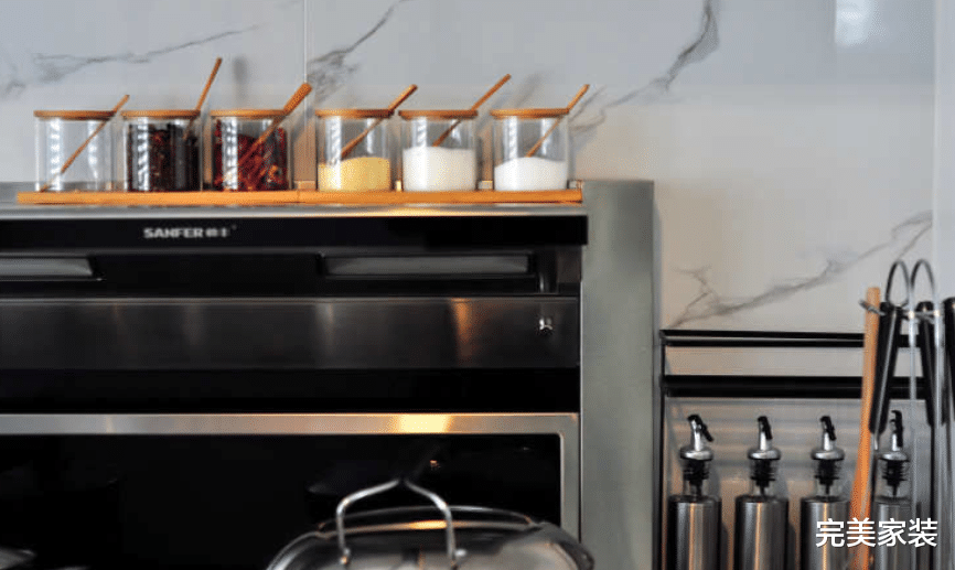 要求严格的业主,连厨房调味瓶都朝一个方向,这个家太适合处女座