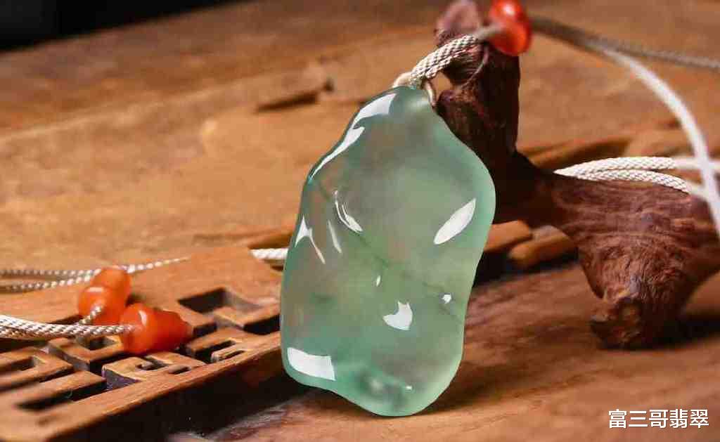 翡翠|玉赏 ▏巧雕翡翠片料，真是太美了！