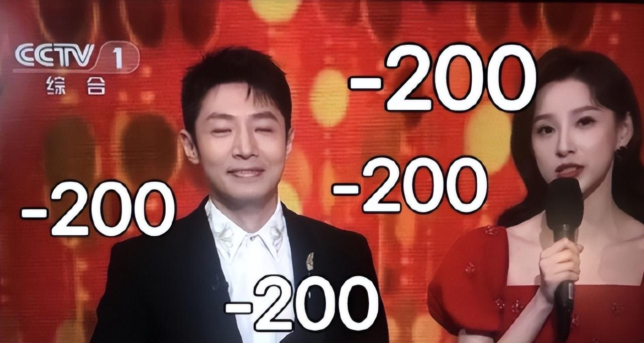 撒贝宁|撒贝宁主持春晚引热议，念错楷模名字被质疑不专业，对方表情尴尬！