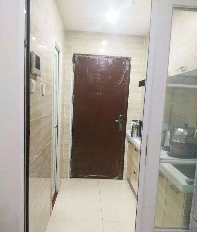 婆家准备的36㎡婚房,进门就是厨房厕所,就这价值200多万?