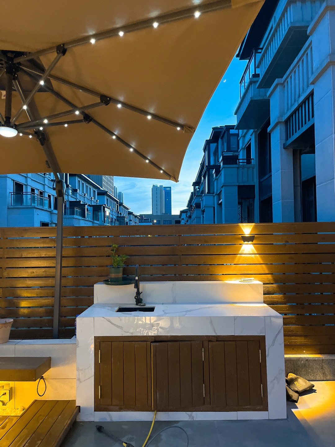 花6万块，打造40㎡一楼小院，鱼池 悬浮卡座 休闲平台一个都不少