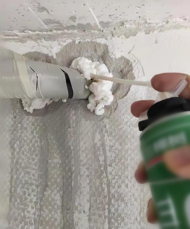 家里只装空调不堵空调洞？说句实话，进虫还漏风，是真的要堵！