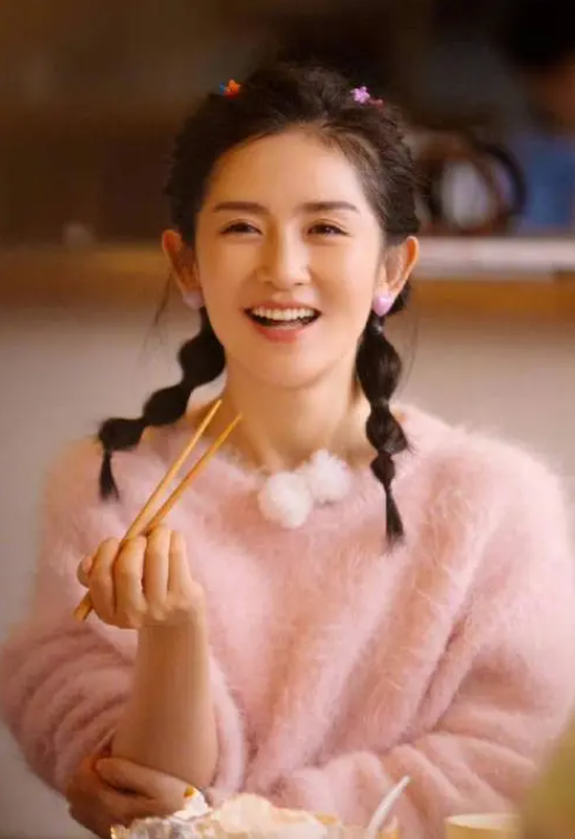 谢娜|谢娜主持功力遭质疑，被那英宁静牵着走，瞪眼睛六神无主表情抢镜