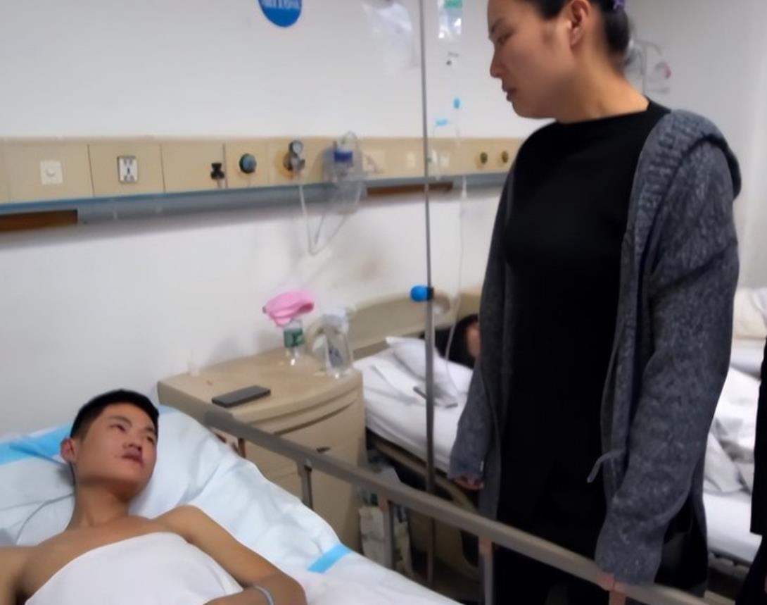 23岁男子喝下百草枯,就医口吐黑血,18天好转,27天突然无法呼吸