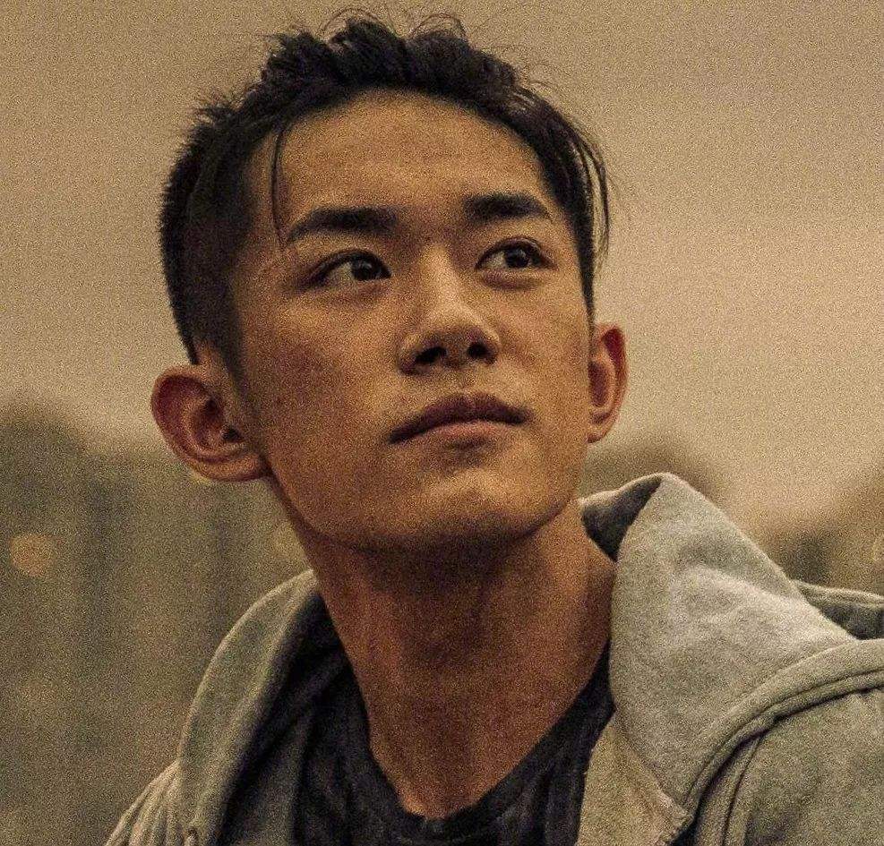 娄烨|娄烨晒新片杀青照，确认李现和易烊千玺加盟，不求票房只求奖项？