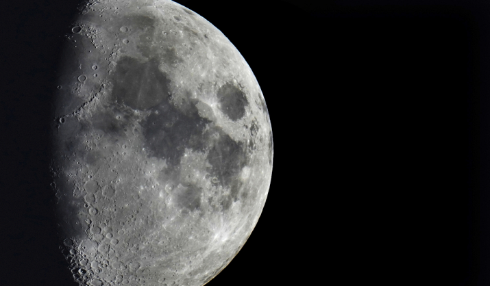 俄科学家在月球土壤中发现小行星碎片