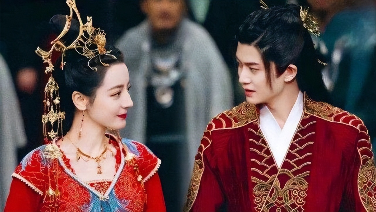 Angelababy|杨颖转型新作引争议，番位被任嘉伦力压，粉丝换黑头像质问工作室