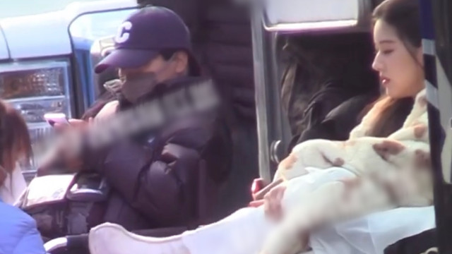 央视|助理蹲地伺候、当众撒泼、耍大牌被央视批…内娱艺人在高贵什么？