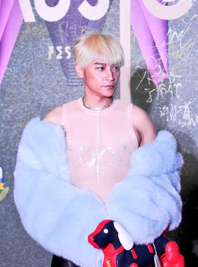 冬梅|浓妆艳抹、爱穿女装，这些“姨味十足”的男星，自己不尴尬吗？