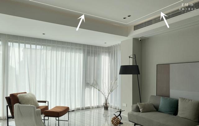 复杂的吊顶第一批被淘汰,平顶+无主灯组合,简简单单,不压层高