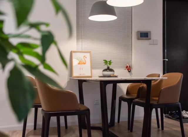 全屋刷大白，电视墙不造型，反而装出了高级范，太有档次了！晒晒