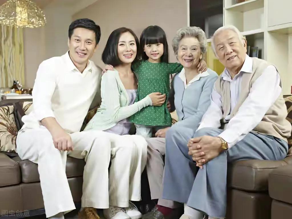 老年人生病后,就明白了父母和子女之间没有亲情可言
