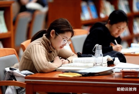 |考研结果公布！300万考生认清现实，他们是选择二战还是找工作？