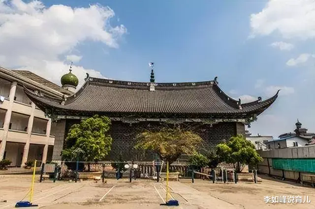 长白山|云南小镇藏着最大的清真寺，本土人捐献1。5亿建立而成，太气派了