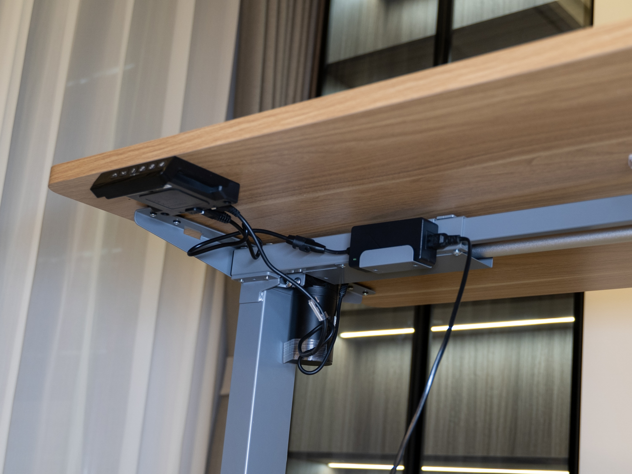 第一套精装房到手,第一件家居我自己买了台FS升降桌