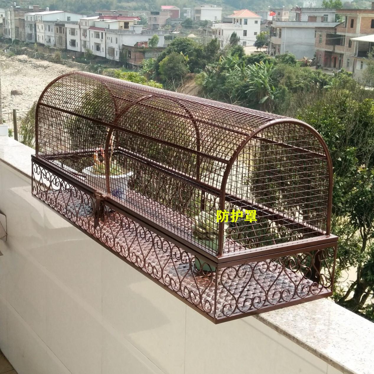 住12楼，我在阳台外搭不锈钢花架，楼下业主：天天看着心慌必须拆！