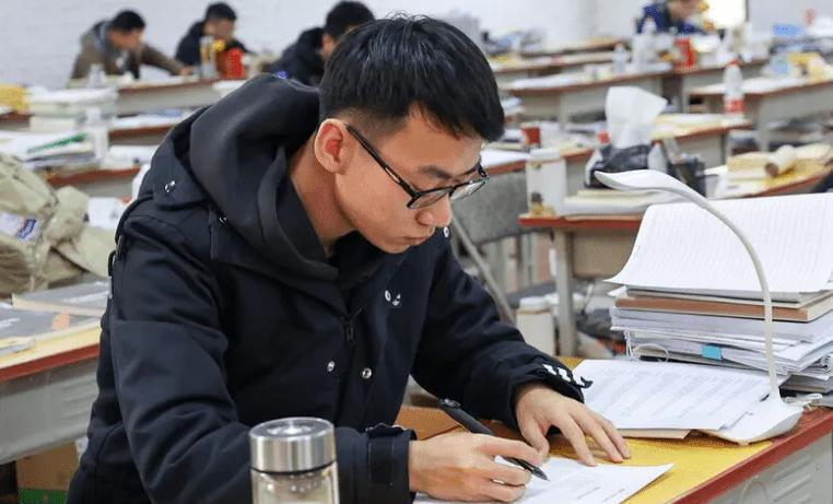 毕业前要考虑的问题，一般辅导员不会说，信息量拉开大家的差距