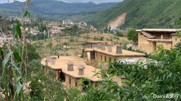 二手房|中国最和谐的村子，全村房屋相连，你家房顶就是我家的庭院