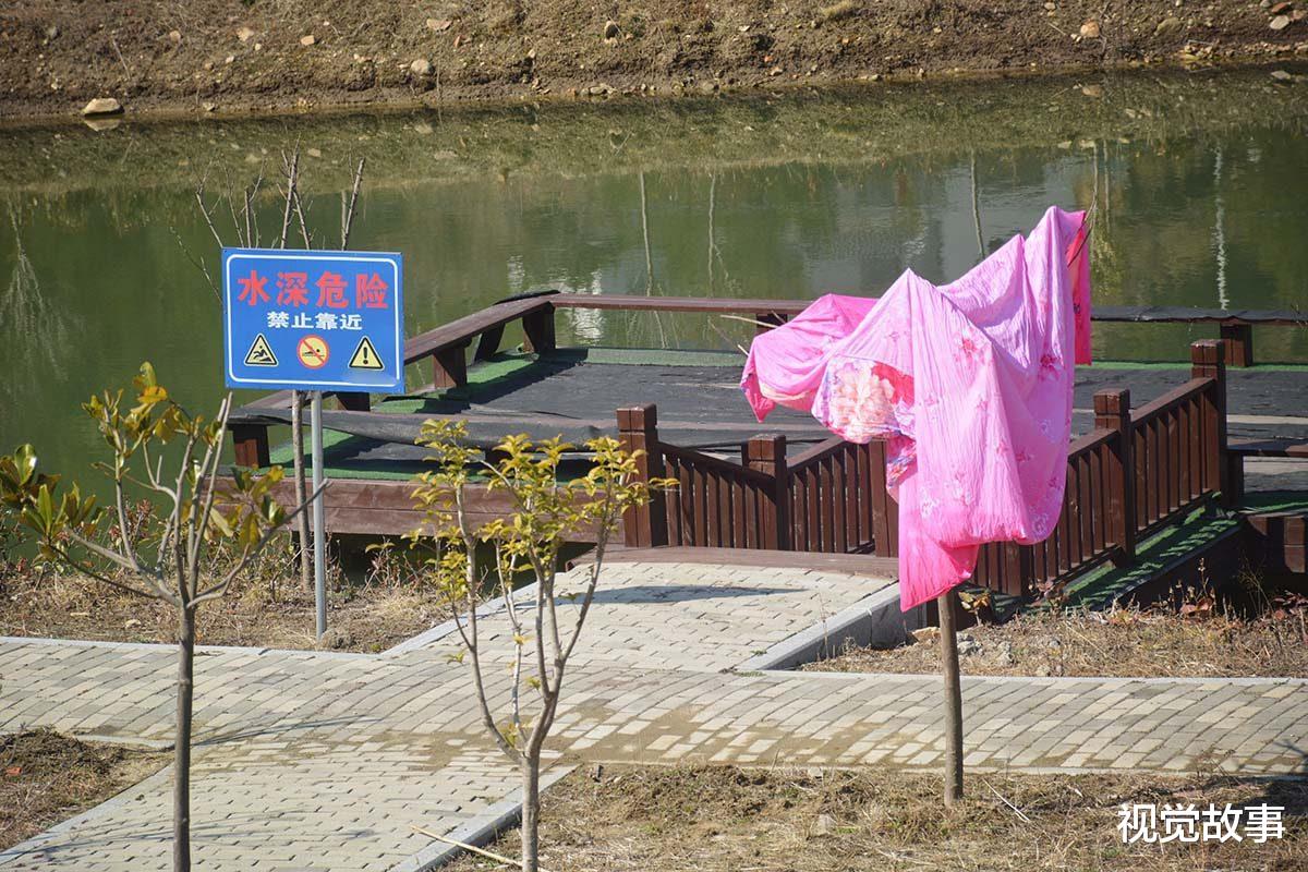 池塘|70岁奶奶，天天洗衣服，称自己不是干活，而是在旅游