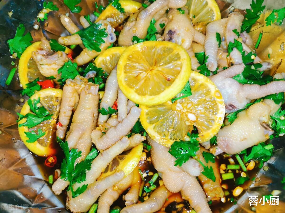 立秋润燥,饮食上可“减辛增酸”,多吃“3黄2白1红”,润肺养胃