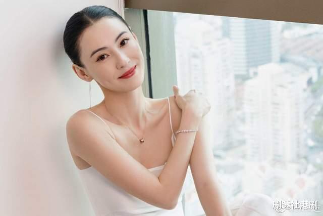 张柏芝|张柏芝37岁弟弟低调复出！转行做网红，身材健硕长相依旧帅气