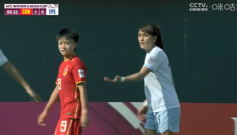 中国队|2比0，7分钟2球！中国队爆发，恒大新星立功，王霜笑了，比心庆祝