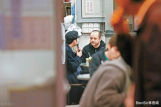 明星|沈嘉伟：水货佬起家，靠明星效应壮大，终因疫情暴露塑料兄弟情？