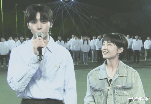 张哲轩|张哲轩马思纯官宣恋情，粉丝不送祝福反劝其好好搞事业，为哪般？