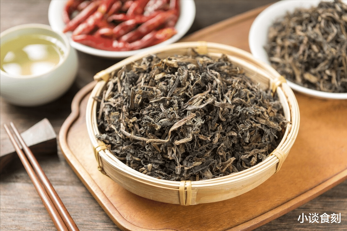 家里有粮,遇事不慌,除了油米面,5种“干菜”多备点,炖肉好香