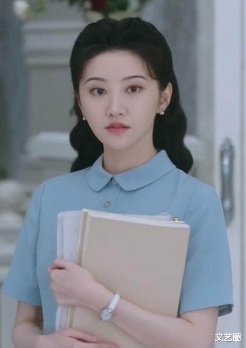 景甜|景甜新剧造型惊艳，小腿形状怪异，疑似扛不住冷天气在裙里穿秋裤