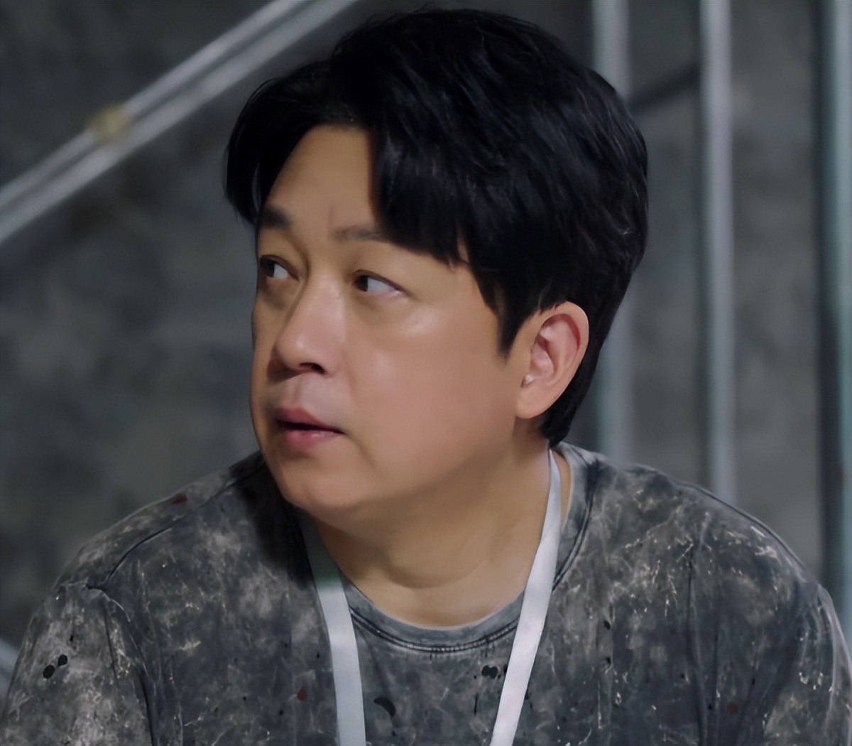 新居之约|《新居之约》满屏的大红唇，剧情也很扯，央一也有看走眼的时候啊