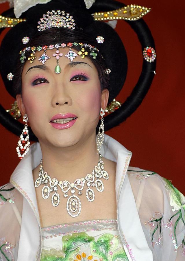 李玉刚|官方披露李玉刚回应,跳河自尽始末,实属一种无奈