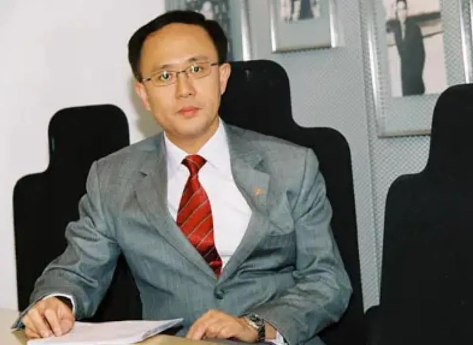 邱震海|关于俄乌战争评论员不少,为何主持人邱震海的视频点击量破千万?