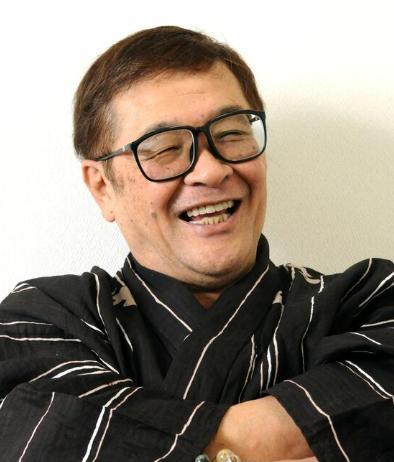 喜剧演员仲本工事车祸去世享年81岁,事发前正与小27年妻子闹离婚