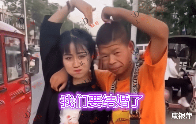 520情人节,奇丑男子向相恋5年女友求婚成功,网友:我比他差哪里