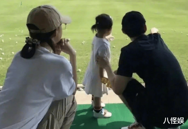 孙怡|孙怡首晒女儿未打码照,4岁大福眉清目秀,母女俩贴头看书好有爱