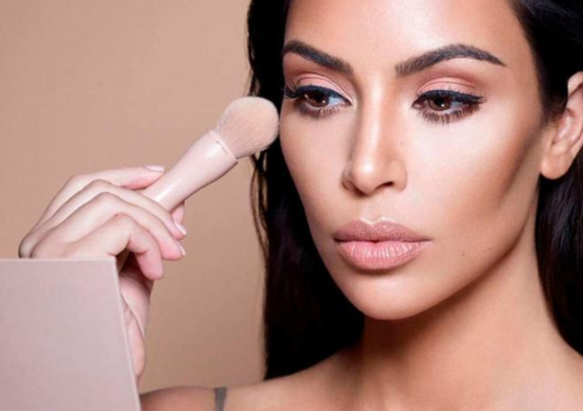 金·卡戴珊|卡戴珊甩小鲜肉男友！差距大年龄，金姐不愿生娃，男方攀高枝失败