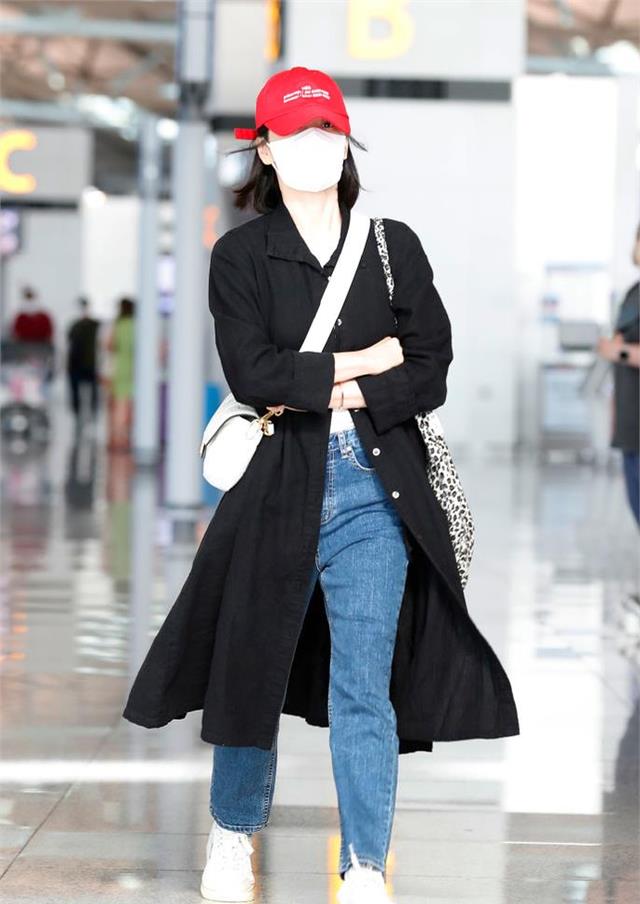宋慧乔|宋慧乔疫情后首度出国久违机场Look引热议