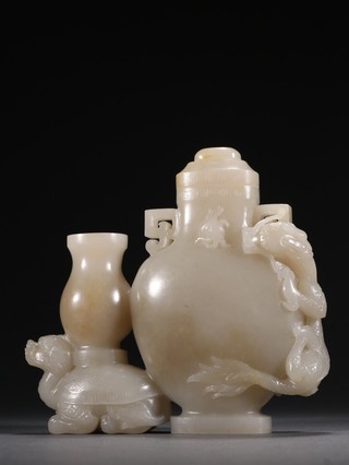 和田玉籽料|清 和田玉籽料“龙-龟”带盖赏瓶。