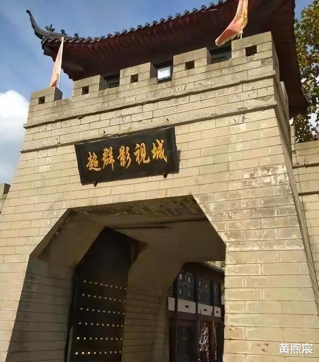 金超群|“包青天”金超群:娶初恋,妻子为他退出娱乐圈,结婚35年无绯闻