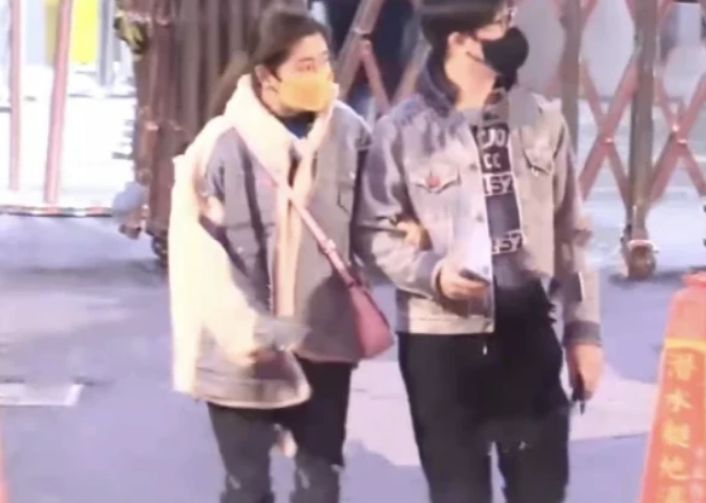 Selina|台媒曝Selina与小7岁新欢是相亲认识，交往后女方数次让闺蜜鉴定