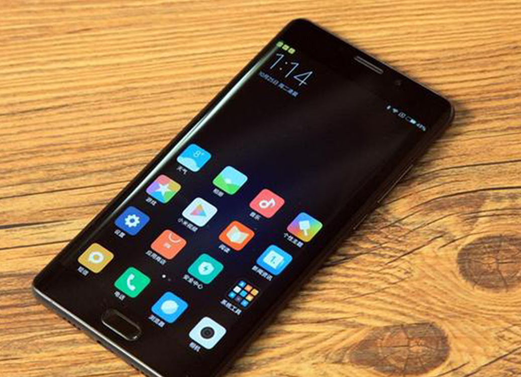 腾讯|小米的发布会，通常只有一块黑幕和一个LED屏，给人一种干净的感觉