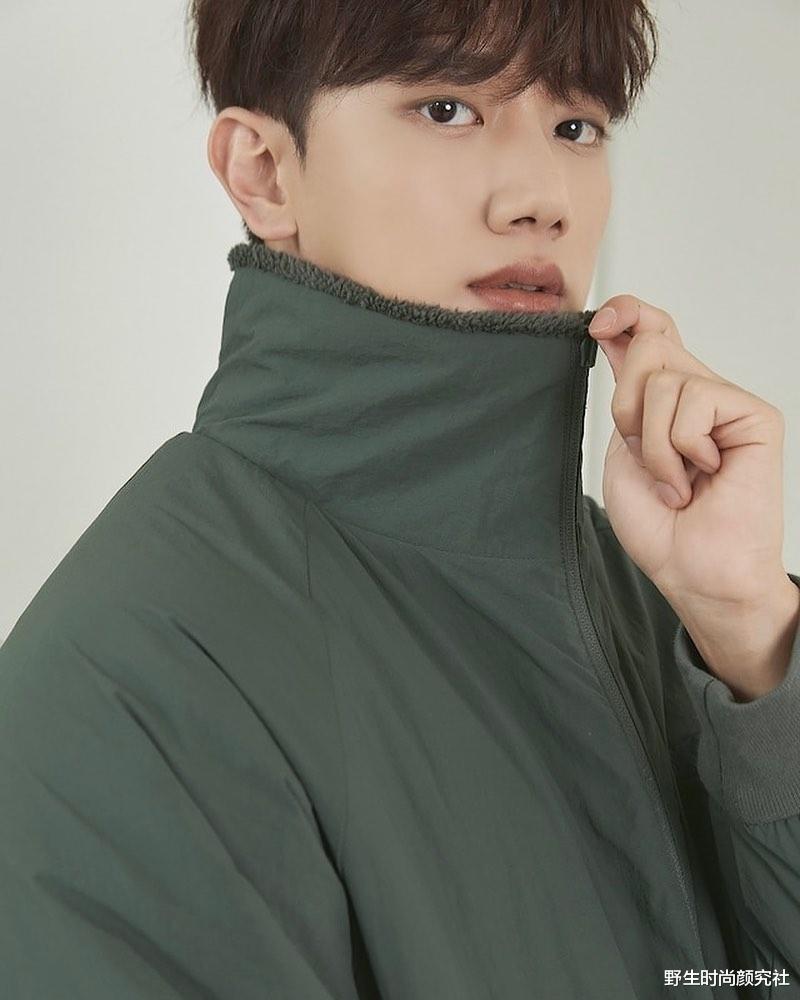 帅哥|男明星可以照他的身材“卷”起来吗？