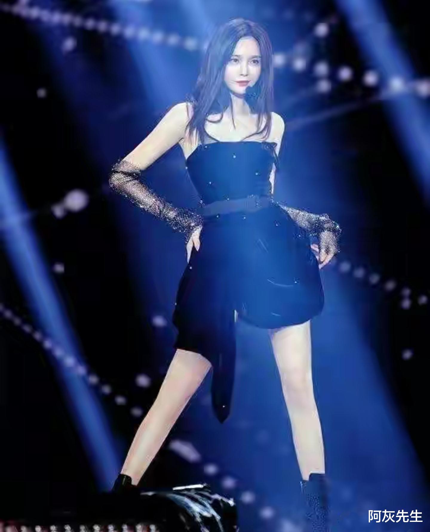 沈梦辰|32岁沈梦辰家中热舞,穿短裙秀白嫩长腿,网友:没怀孕