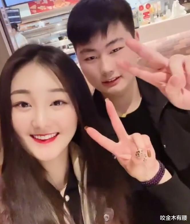 |朱小伟婚礼延期,陈萌现身医院做产检,网友:想借奉子成婚冲喜?