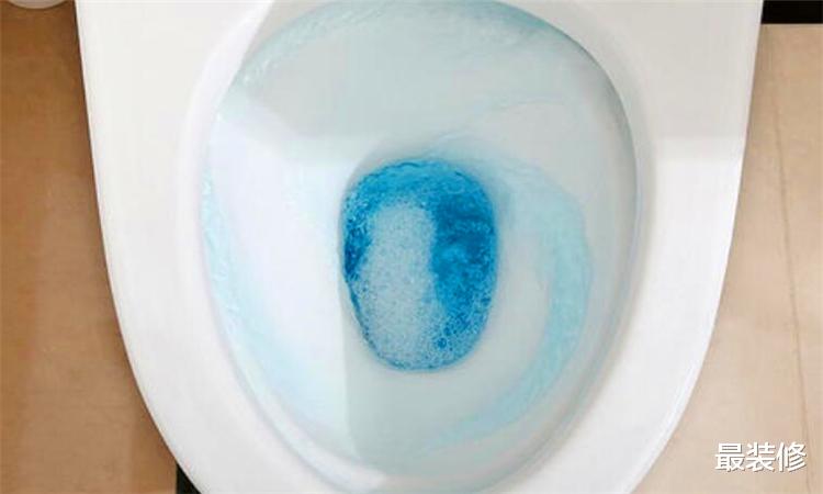 卫生间慎用“蓝泡泡”,有人爆料用它等于喝马桶水,别不当回事