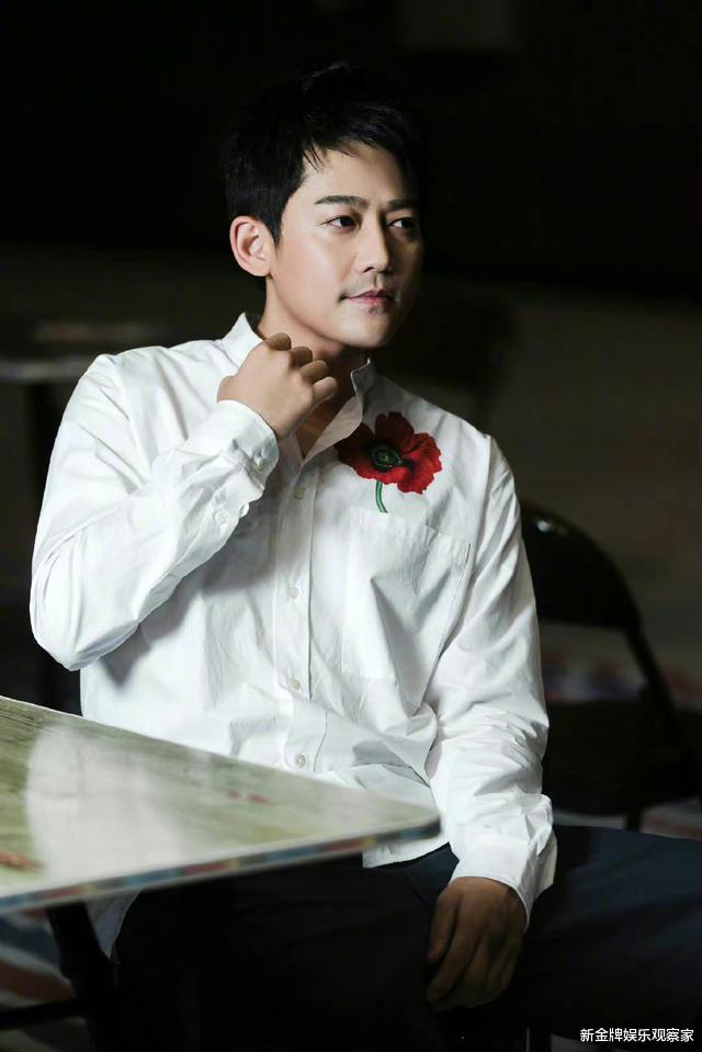 苏醒|苏醒为再就业有多努力？用湿厕纸擦脸把我感动哭，他却说钱在人在