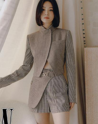 写真|人间FENDI！宋慧乔薄纱上衣秀白皙辣腿，2.8万粉丝狂刷爱心