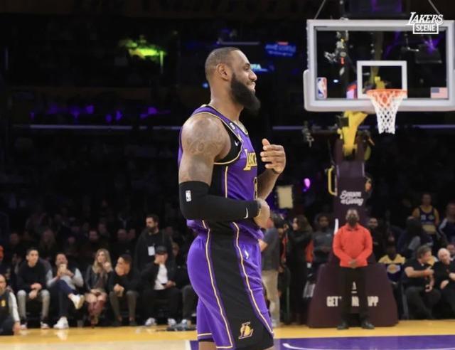 NBA晚报：詹皇会观看世界杯决赛，浓眉无严重伤病，勇士客场最差