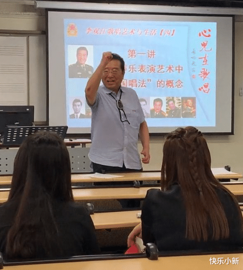 关晓彤|李双江与童星阿尔法后台热聊!紧拉对方手不肯放,说顺口溜笑到眯眼太兴奋